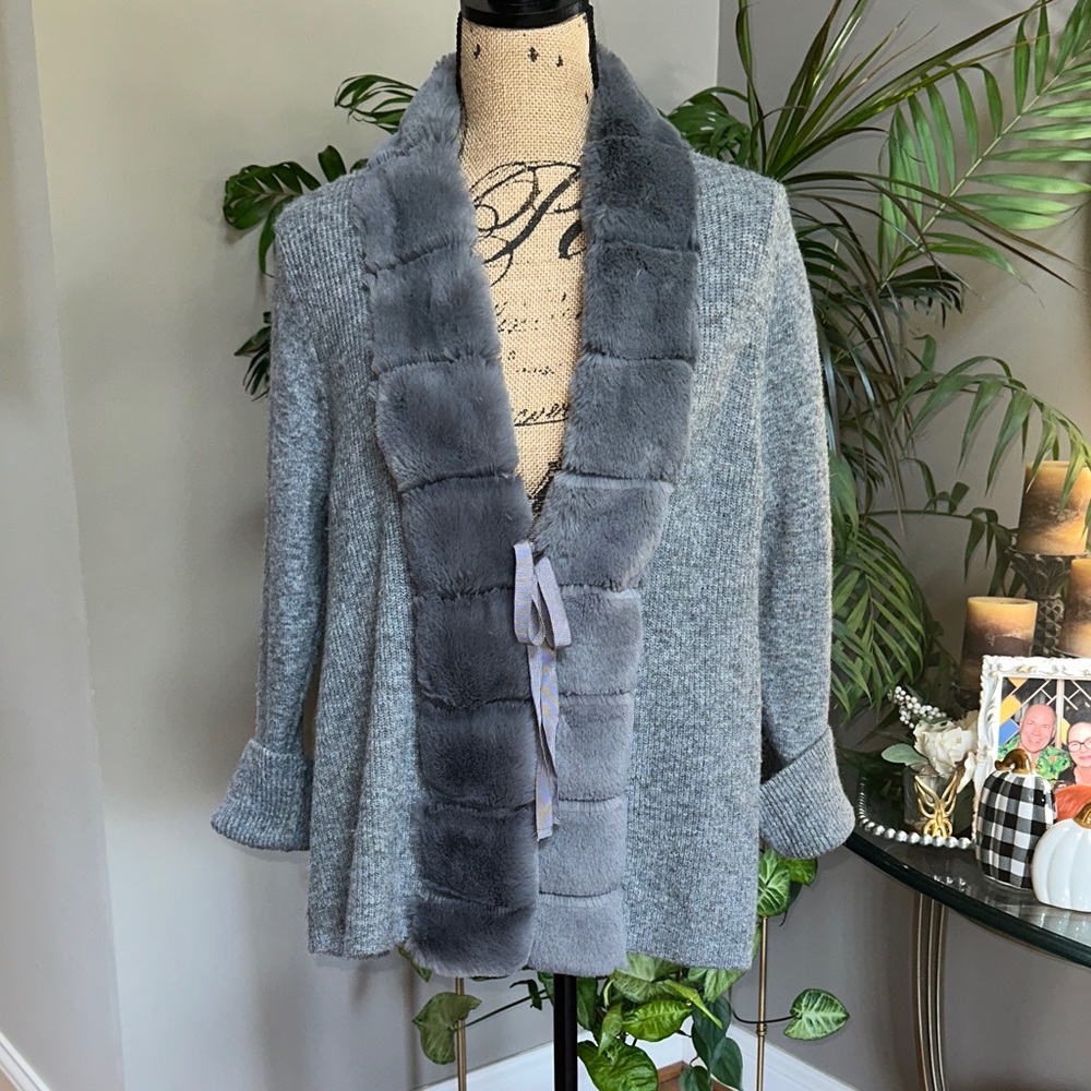 Chic Gray Fur-Trimmed Women's Cardigan